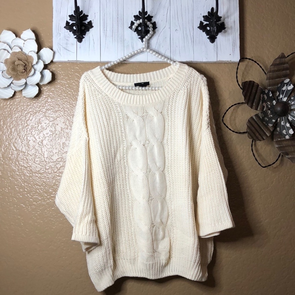 4/25 Small H&M cream oversized sweater